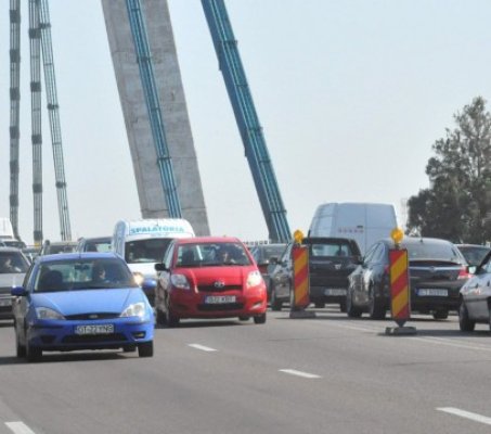 Şoferii pot circula pe Podul Agigea pe patru benzi, dar cu restricţii - vezi ce ordin a semnat ministrul Şova